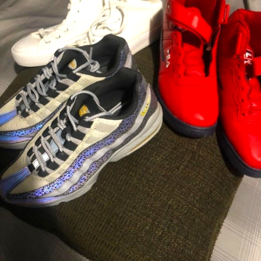 3 pairs of Sneakers